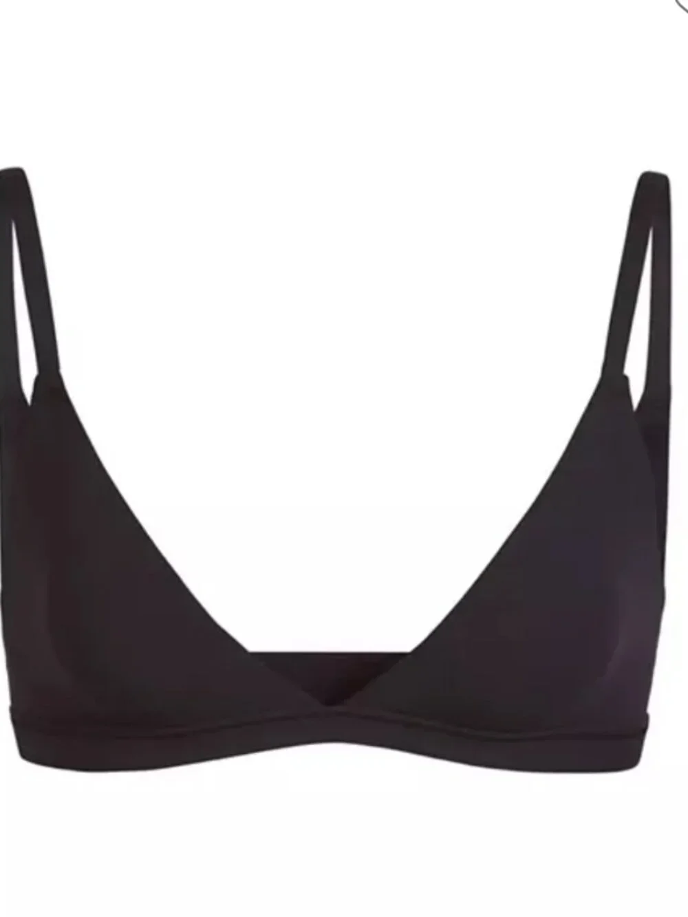 SKIMS FITS EVERYBODY TRIANGLE BRA Onyx Black Size M - Picture 4 of 9